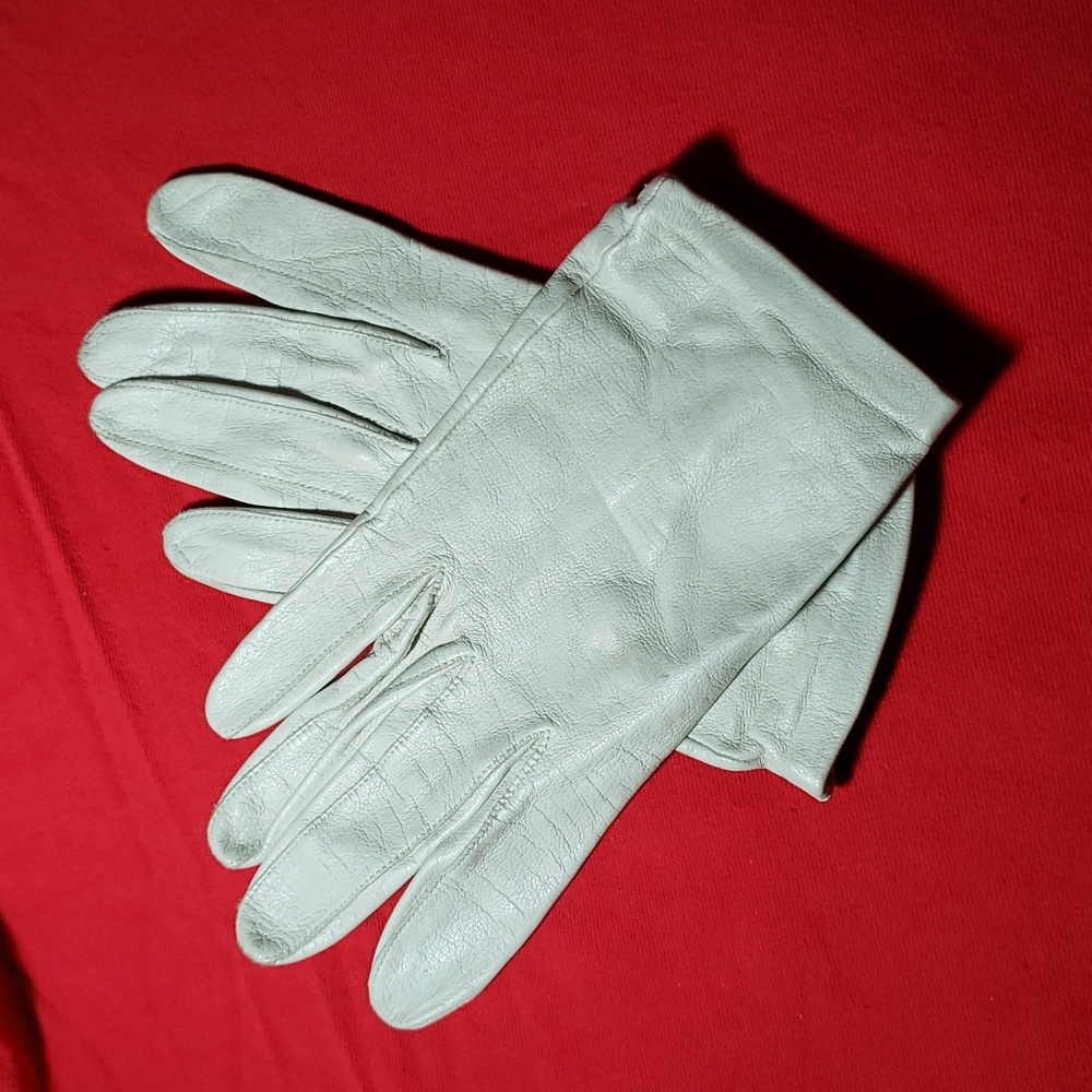 Vintage Miss Aris Cream Colored Gloves Size 6